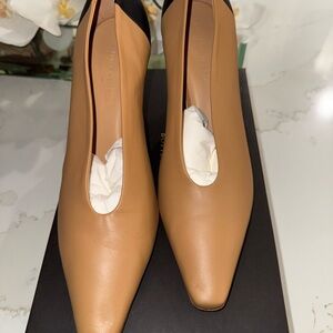 Elegant Tan Leather Women's Shoes